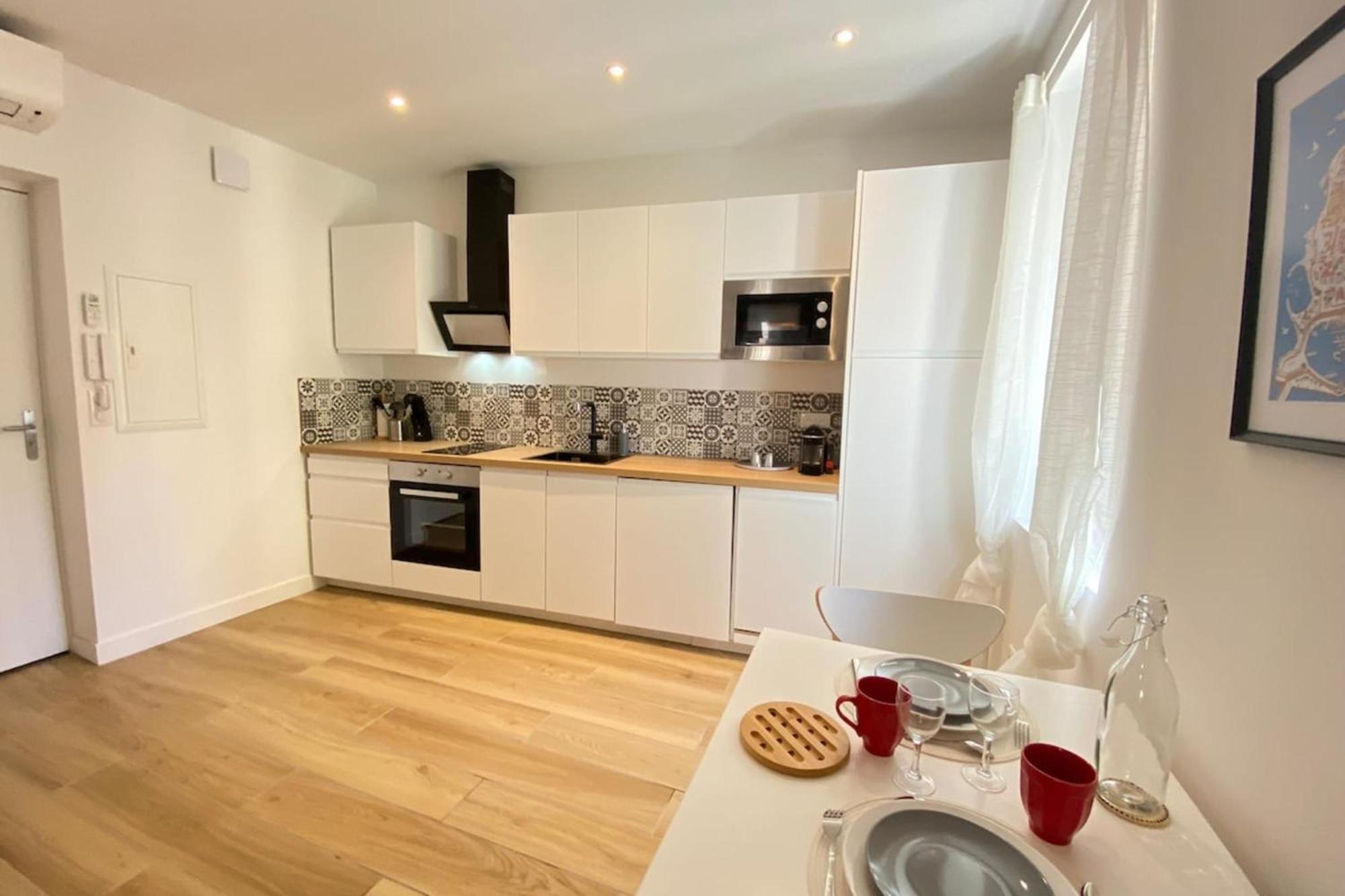 06An - Beautiful Apartment In The Heart Of Old Antibes Buitenkant foto