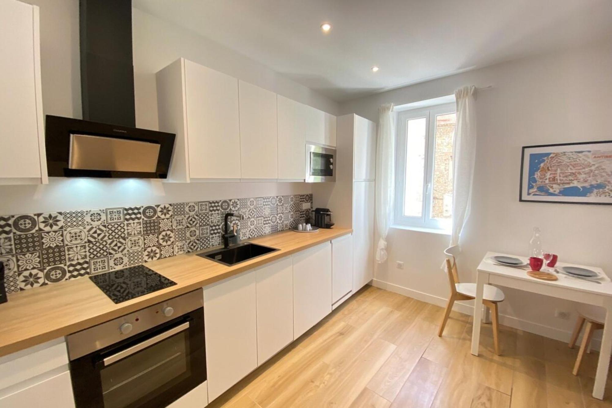 06An - Beautiful Apartment In The Heart Of Old Antibes Buitenkant foto